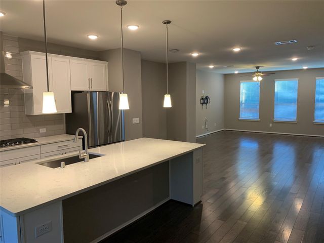 10942 Cannes Memorial Dr, Houston, TX 77043