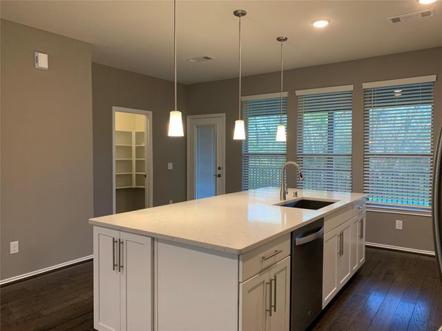 10942 Cannes Memorial Dr, Houston, TX 77043