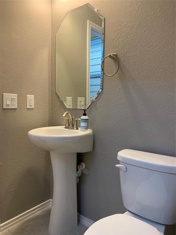 10942 Cannes Memorial Dr, Houston, TX 77043