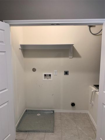 10942 Cannes Memorial Dr, Houston, TX 77043