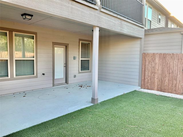 10942 Cannes Memorial Dr, Houston, TX 77043