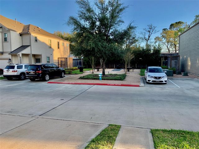 10942 Cannes Memorial Dr, Houston, TX 77043