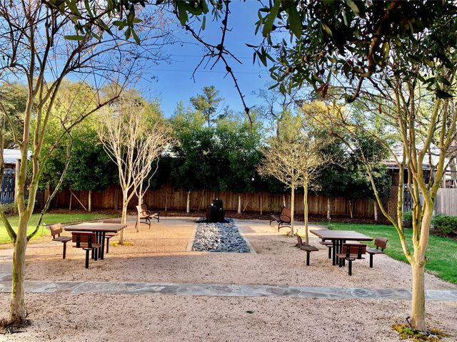 10942 Cannes Memorial Dr, Houston, TX 77043