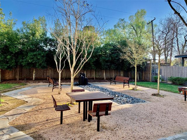 10942 Cannes Memorial Dr, Houston, TX 77043