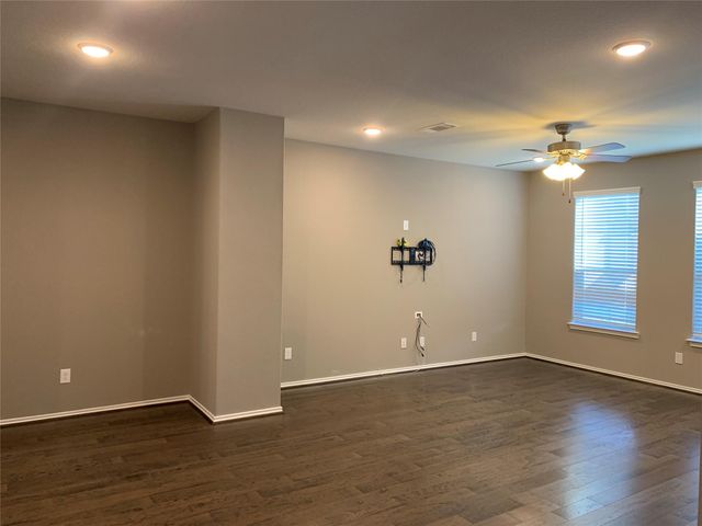 10942 Cannes Memorial Dr, Houston, TX 77043