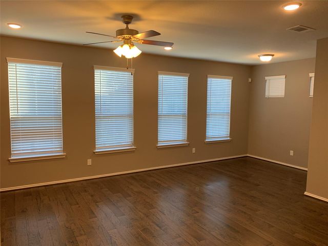 10942 Cannes Memorial Dr, Houston, TX 77043