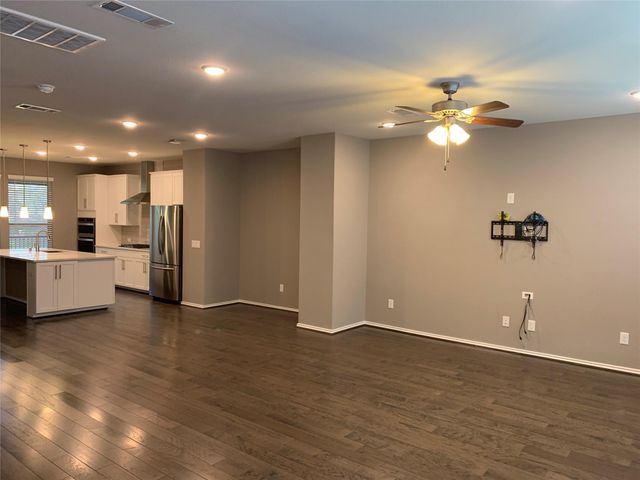10942 Cannes Memorial Dr, Houston, TX 77043