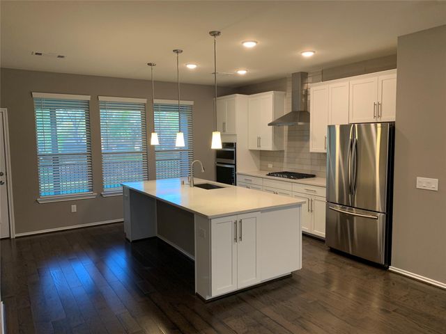 10942 Cannes Memorial Dr, Houston, TX 77043