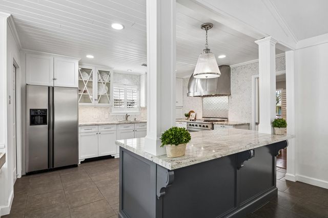 7807 Overbrook Lane, Houston, TX 77063