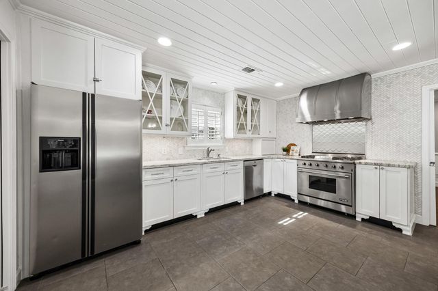 7807 Overbrook Lane, Houston, TX 77063