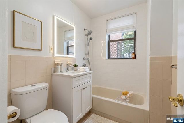 321 79th Street 23, North Bergen, NJ 07047