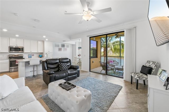 9584 Trevi CT 5227, Naples, FL 34113