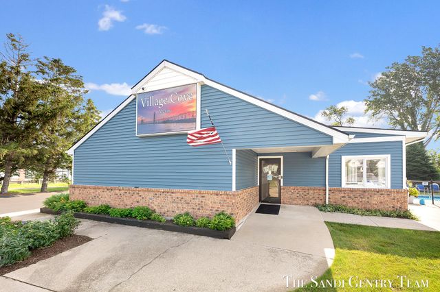 910 W Savidge Street 39, Spring Lake, MI 49456