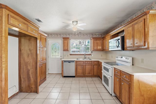 231 County Road 2234, Cleveland, TX 77327