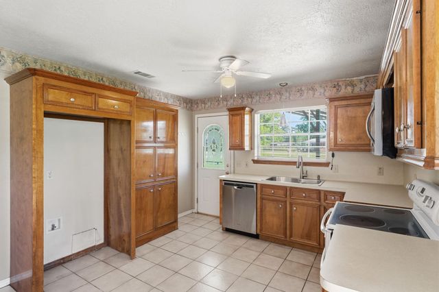 231 County Road 2234, Cleveland, TX 77327