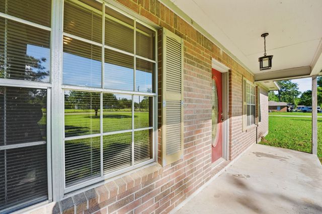 231 County Road 2234, Cleveland, TX 77327