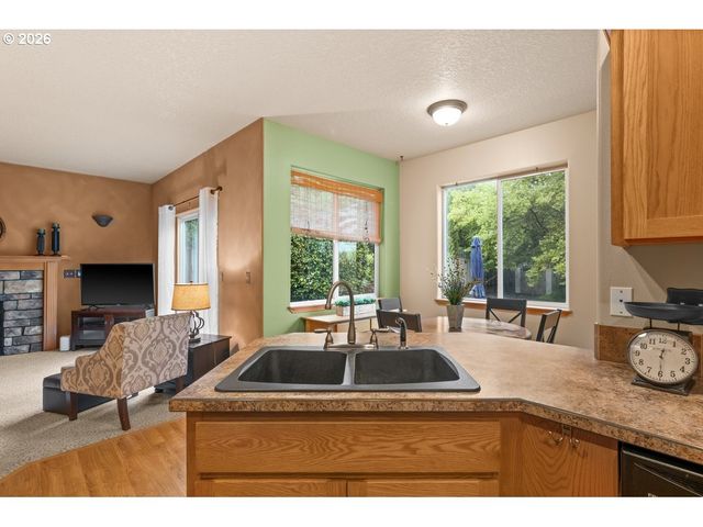 963 Sw VIEW CREST Dr, Dundee, OR 97115