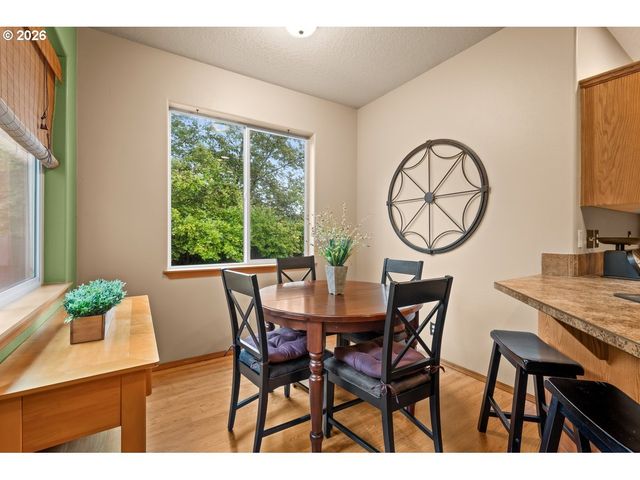 963 Sw VIEW CREST Dr, Dundee, OR 97115