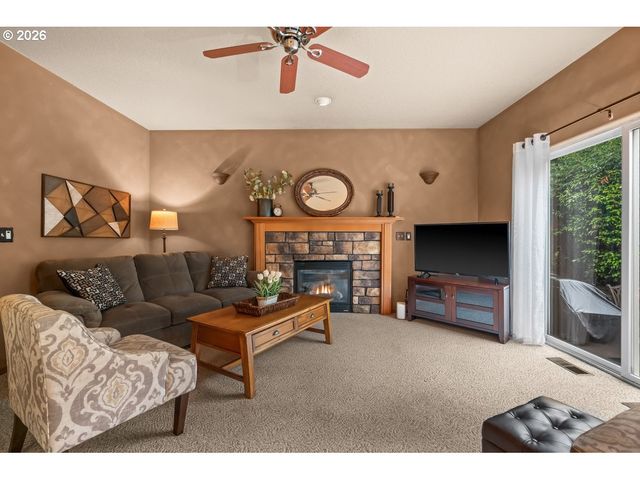 963 Sw VIEW CREST Dr, Dundee, OR 97115