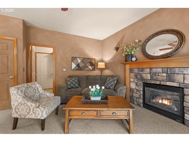 963 Sw VIEW CREST Dr, Dundee, OR 97115