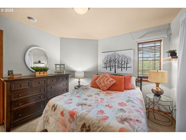 963 Sw VIEW CREST Dr, Dundee, OR 97115