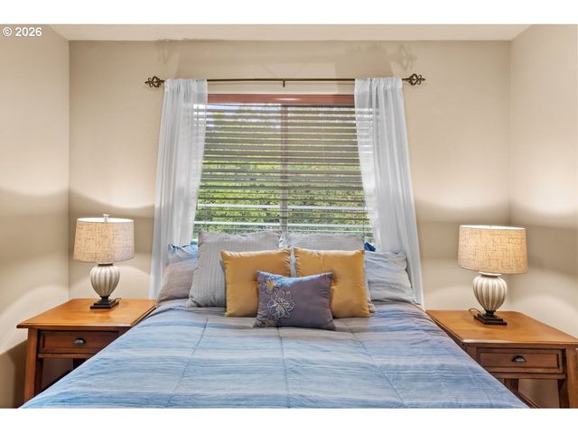 963 Sw VIEW CREST Dr, Dundee, OR 97115