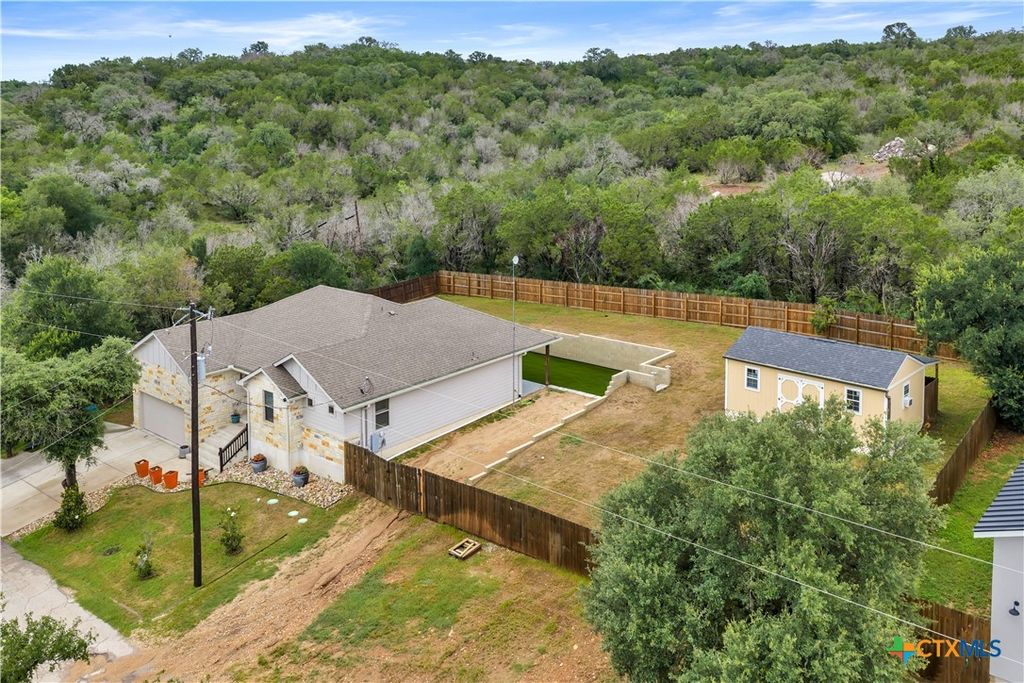 511 Taylor Drive, Horseshoe Bay, TX 78657