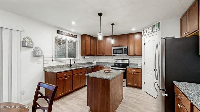 151 Blue Ridge Cir, Mt Washington, KY 40047