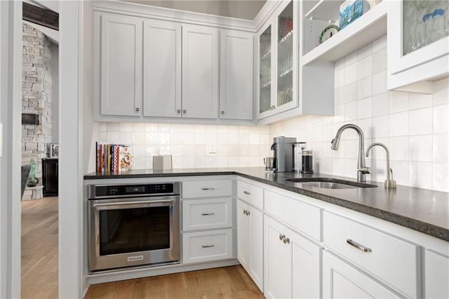 25137 W 105th Terrace, Olathe, KS 66061