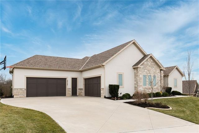 25137 W 105th Terrace, Olathe, KS 66061