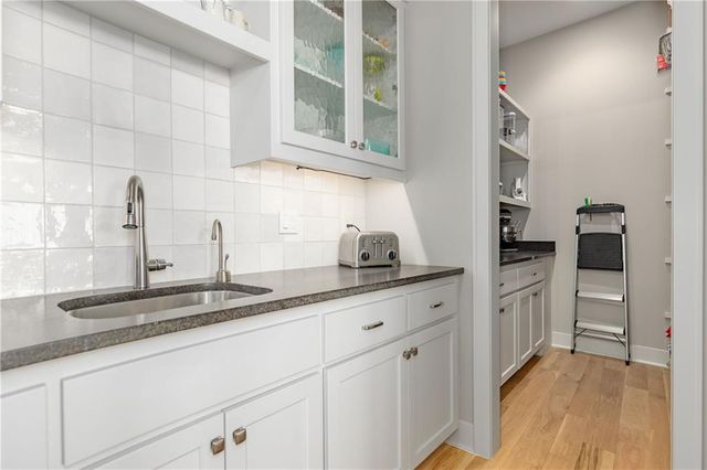 25137 W 105th Terrace, Olathe, KS 66061