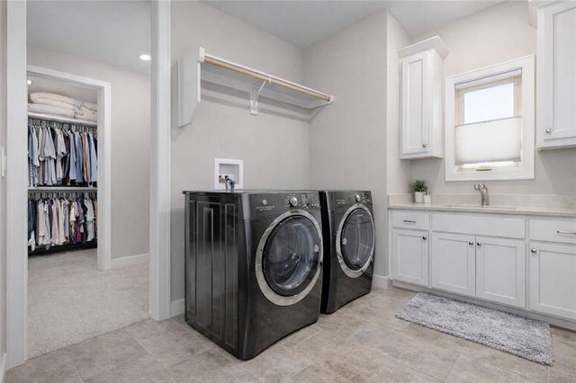 25137 W 105th Terrace, Olathe, KS 66061