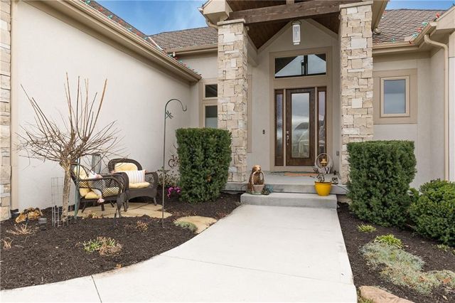 25137 W 105th Terrace, Olathe, KS 66061