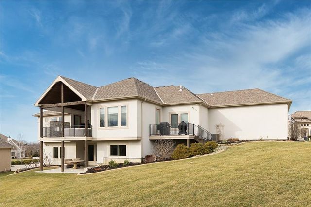 25137 W 105th Terrace, Olathe, KS 66061