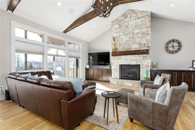 25137 W 105th Terrace, Olathe, KS 66061