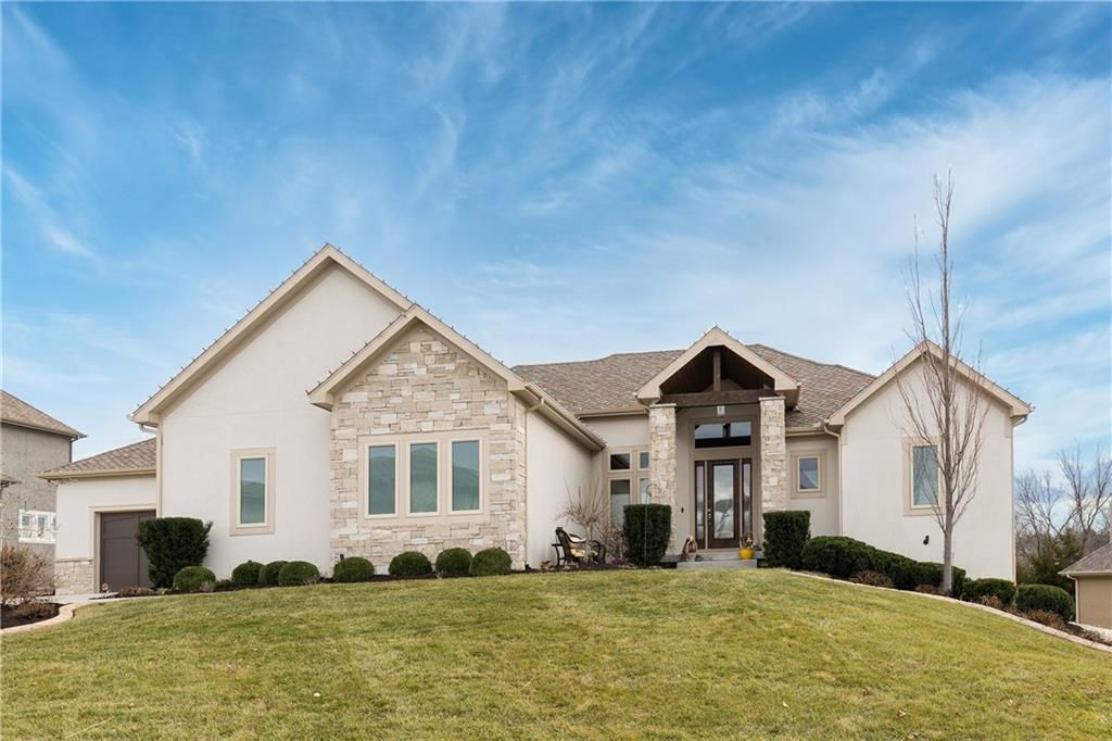 25137 W 105th Terrace, Olathe, KS 66061