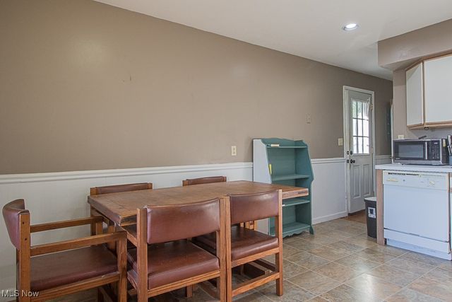 211 Plymouth Road, Eastlake, OH 44095