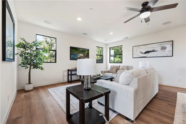 969 N Staley, Los Angeles, CA 90042