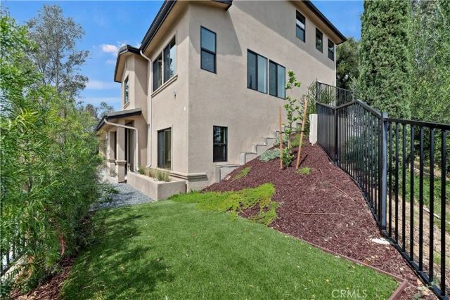 969 N Staley, Los Angeles, CA 90042