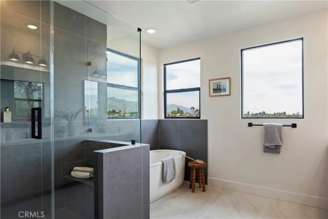 969 N Staley, Los Angeles, CA 90042