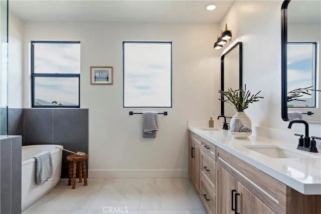 969 N Staley, Los Angeles, CA 90042