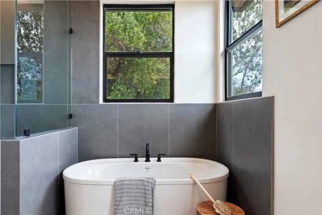 969 N Staley, Los Angeles, CA 90042