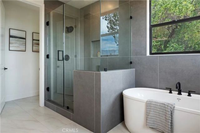 969 N Staley, Los Angeles, CA 90042