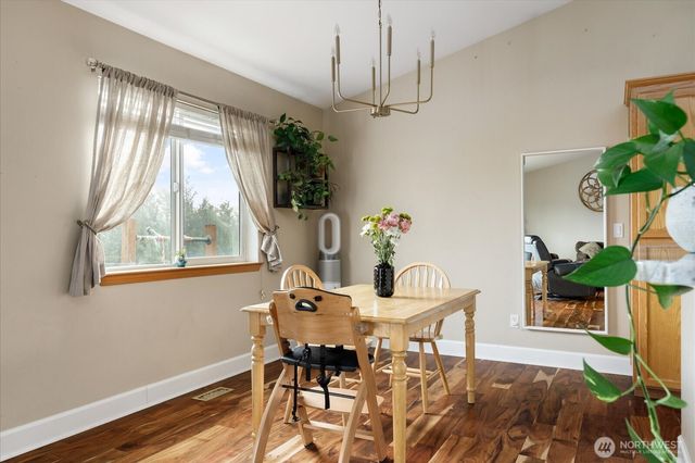 1430 NW Camellia Loop, Oak Harbor, WA 98277
