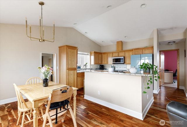 1430 NW Camellia Loop, Oak Harbor, WA 98277