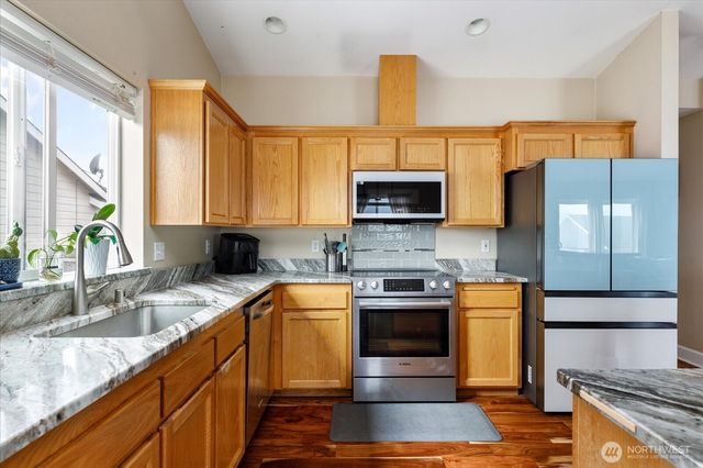 1430 NW Camellia Loop, Oak Harbor, WA 98277