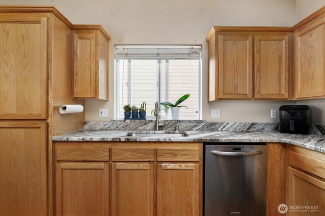 1430 NW Camellia Loop, Oak Harbor, WA 98277