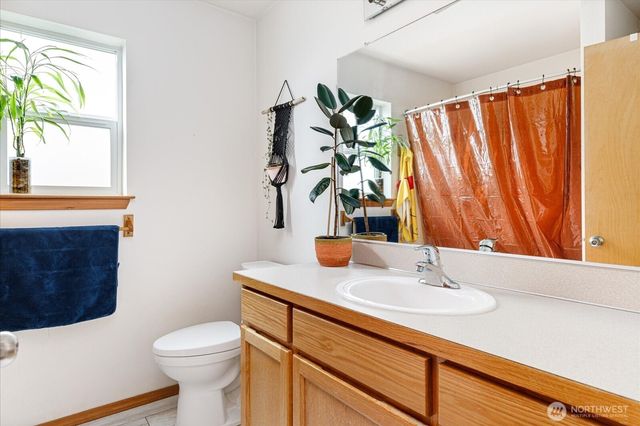1430 NW Camellia Loop, Oak Harbor, WA 98277