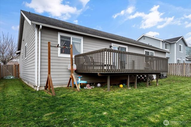 1430 NW Camellia Loop, Oak Harbor, WA 98277