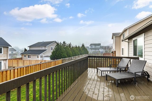 1430 NW Camellia Loop, Oak Harbor, WA 98277
